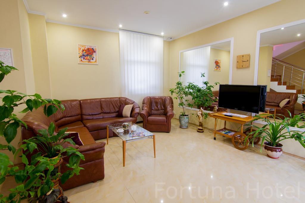 Fortuna Hotel Chişinău Exterior foto