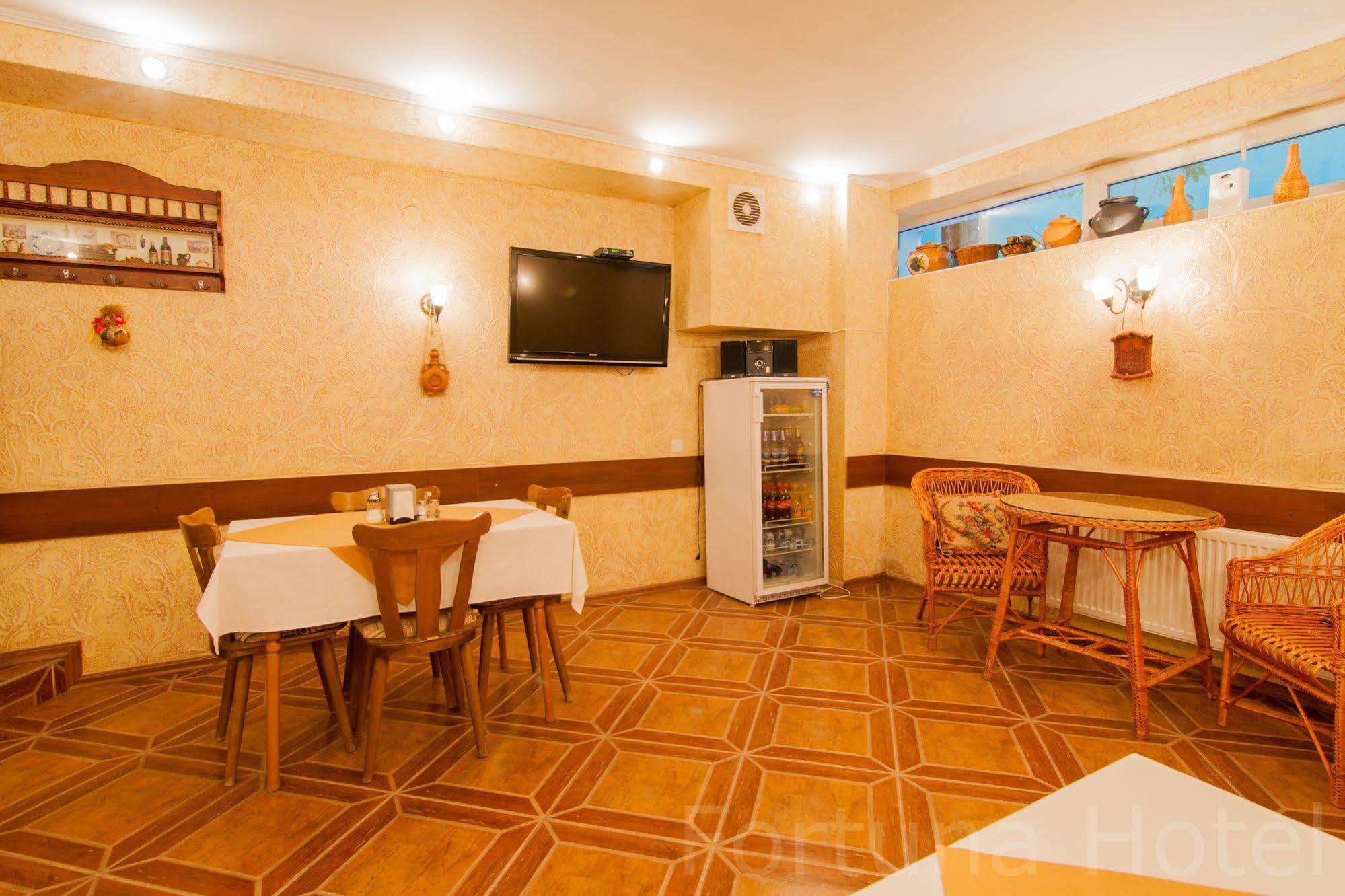 Fortuna Hotel Chişinău Exterior foto