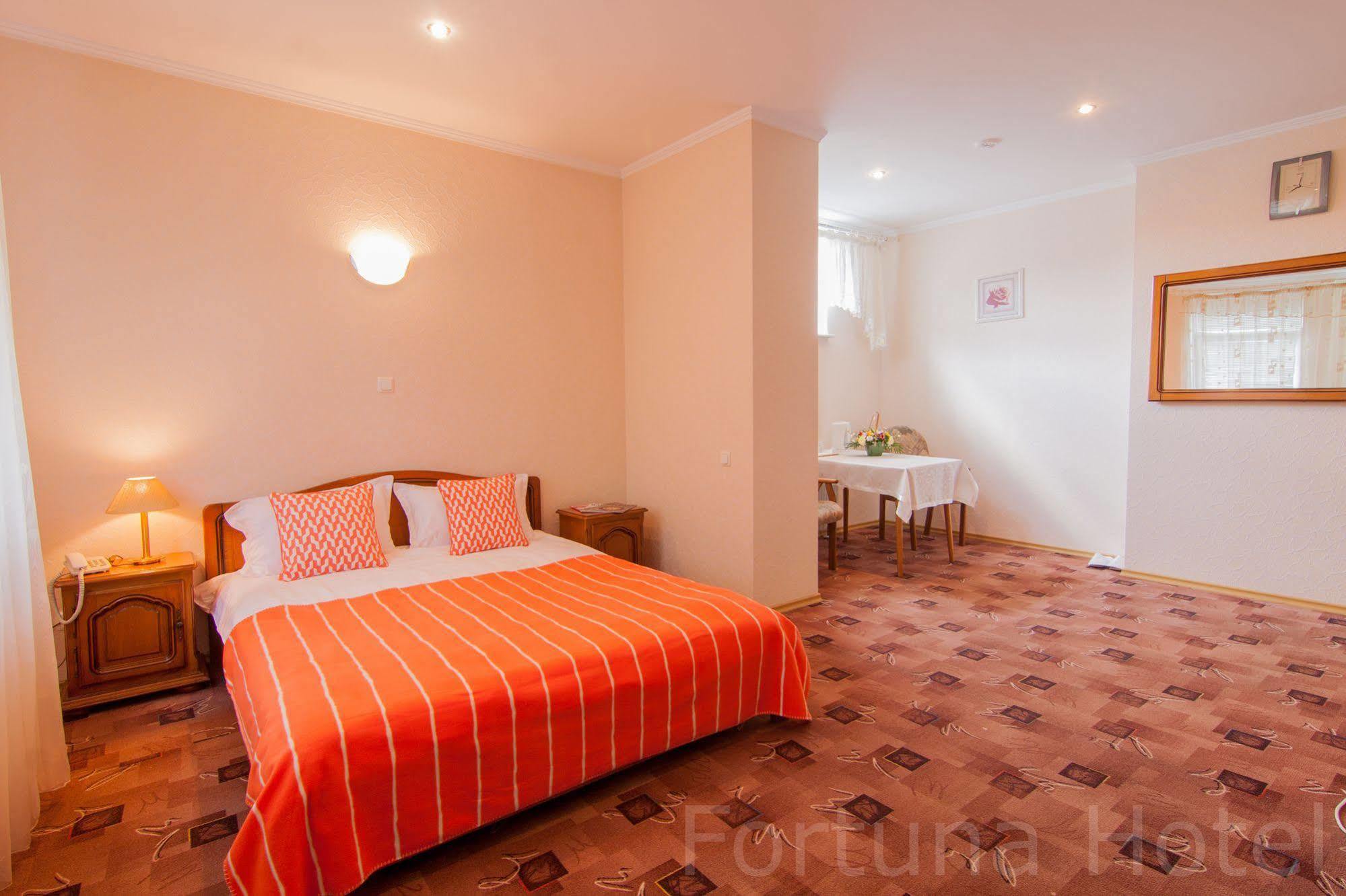 Fortuna Hotel Chişinău Exterior foto