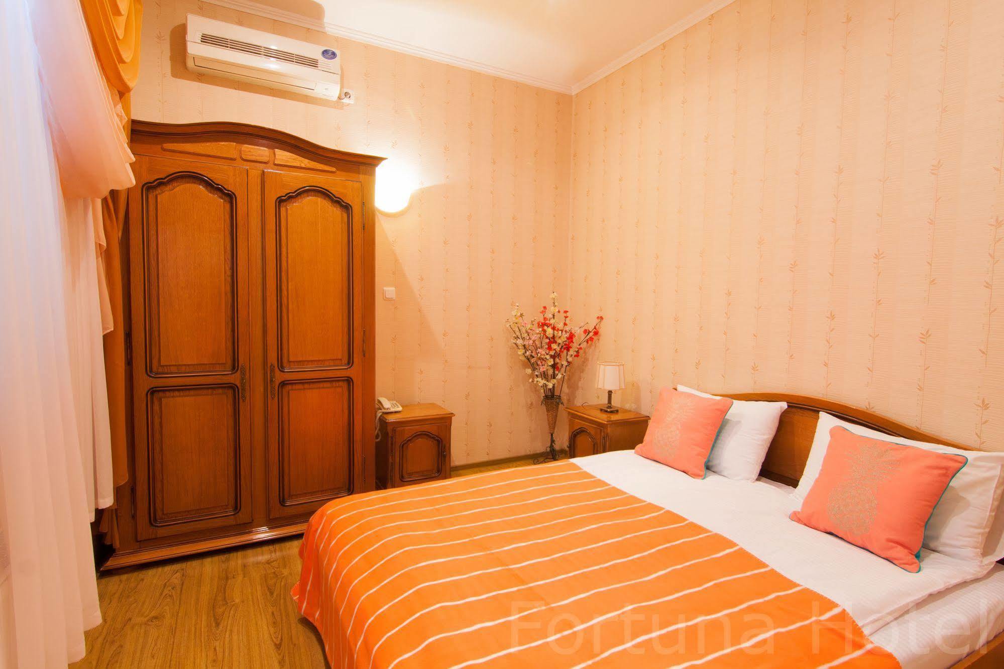 Fortuna Hotel Chişinău Exterior foto